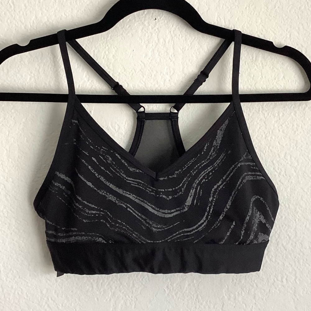 \Victoria’s Secret PINK\• Sports Bra